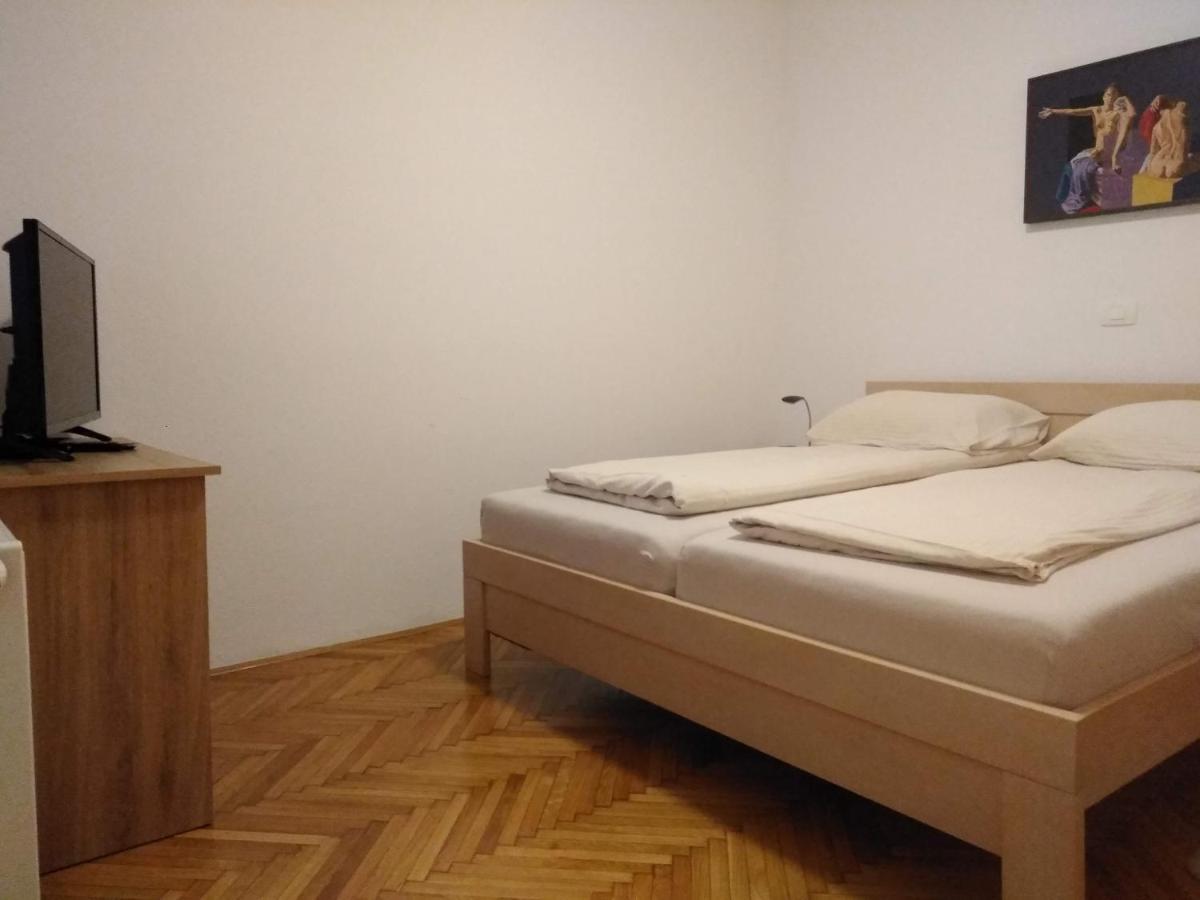 Hotel Prenocisca Miklavcic Nova Vas  Zewnętrze zdjęcie